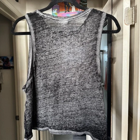 Women’s Large Gray PINK! Cropped Tank Top - Picture 2 of 4